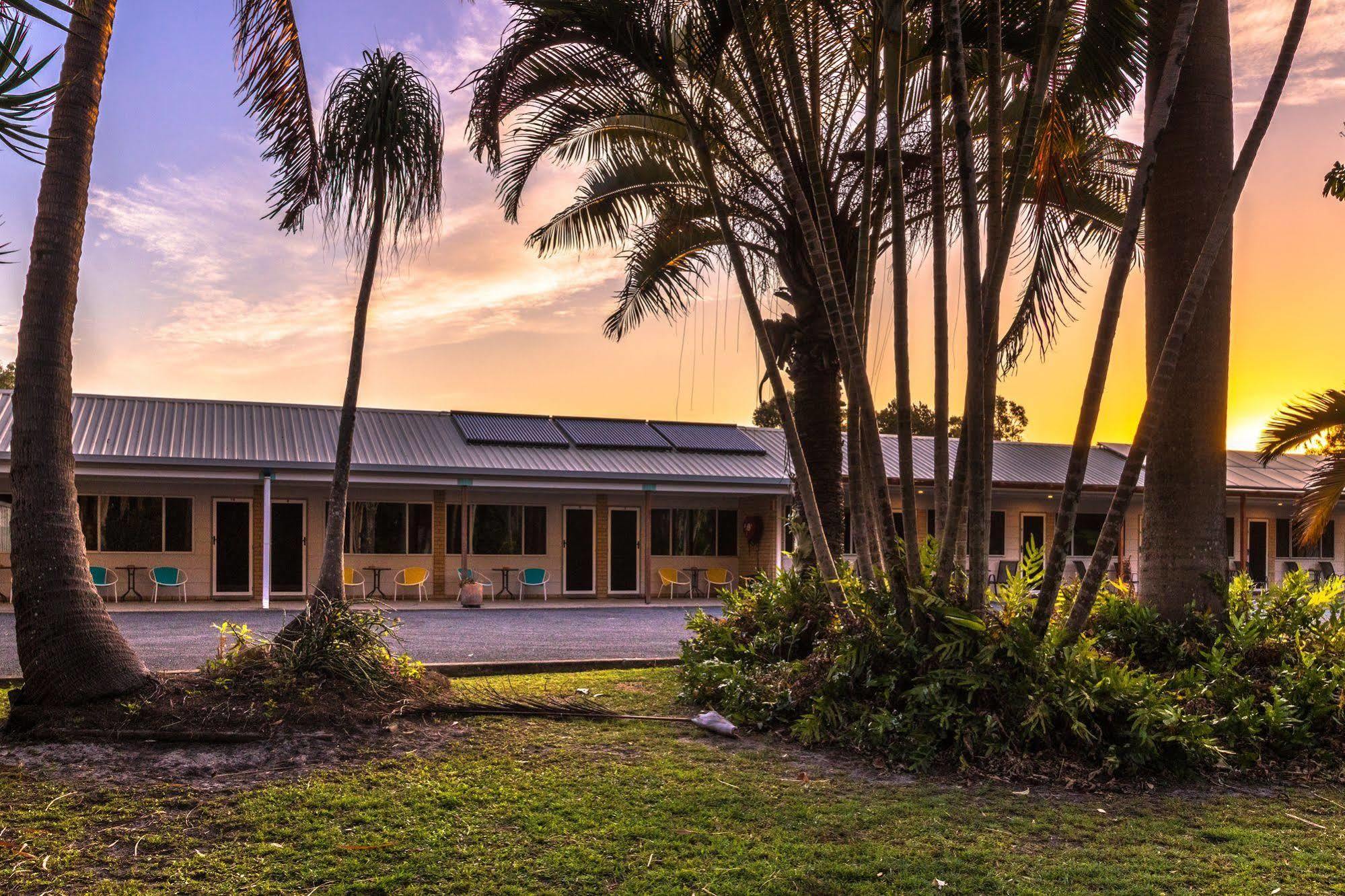 Tin Can Bay Motel エクステリア 写真