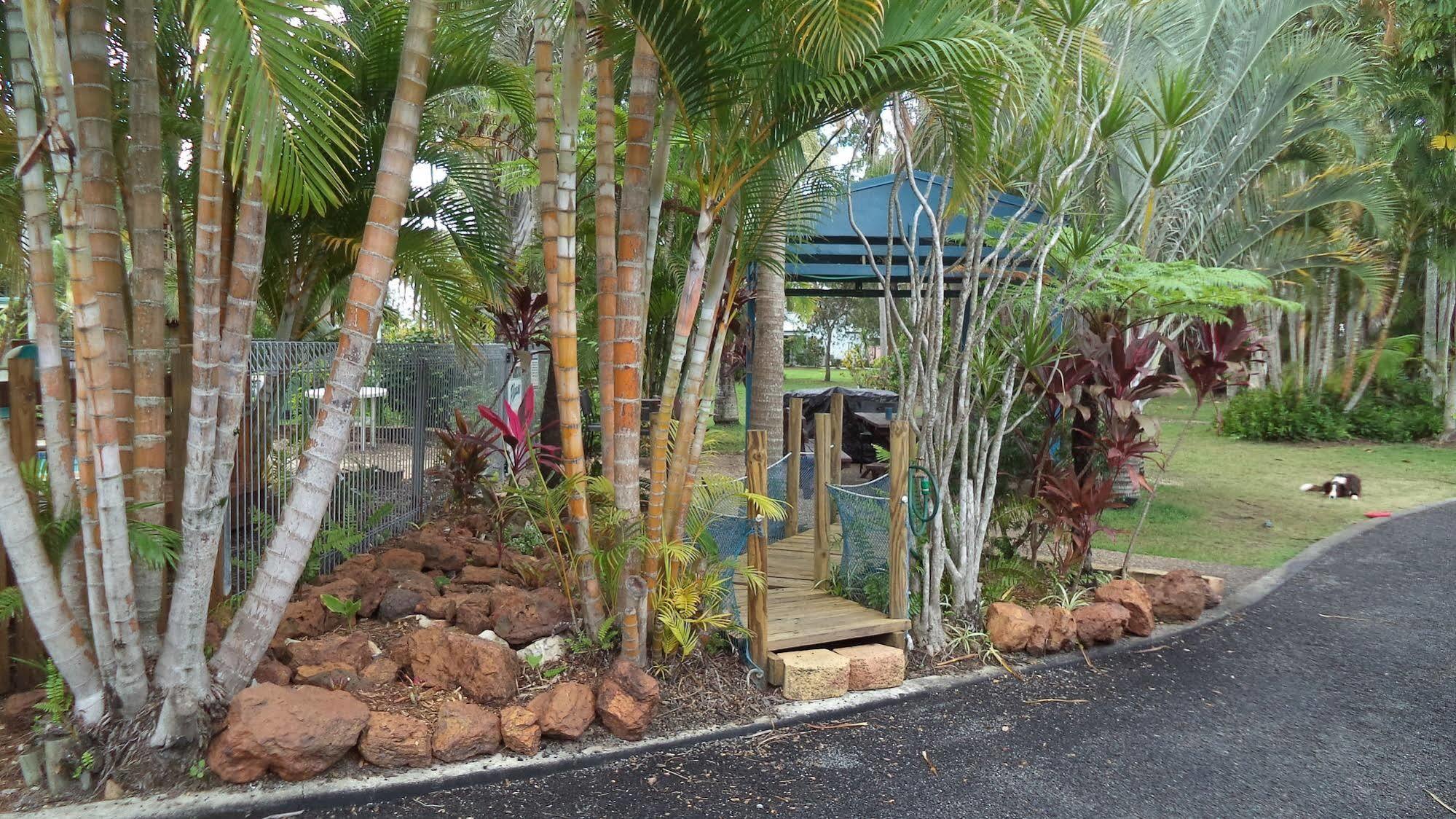 Tin Can Bay Motel エクステリア 写真